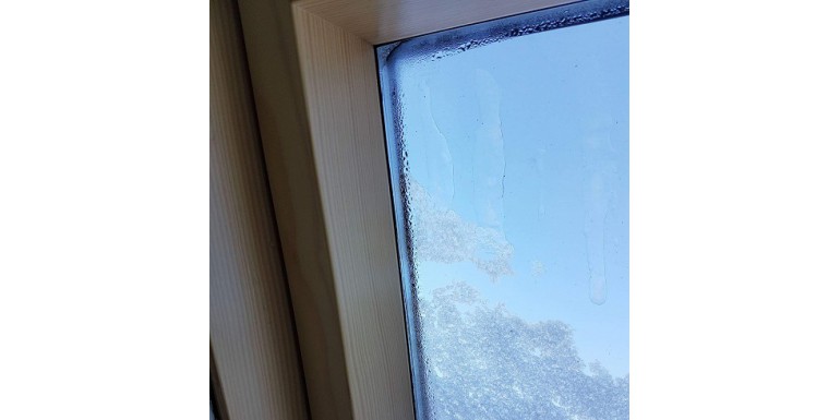 Kondensacja pary wodnej w oknach dachowych
